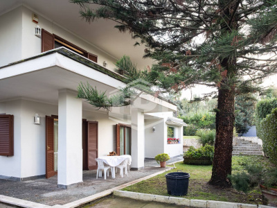 Villa in Vendita in Strada Provinciale Acropoli di Cuma 1, Pozzuoli (NA)