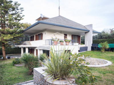 Villa in Vendita in Strada Provinciale Acropoli di Cuma 1, Pozzuoli (NA)