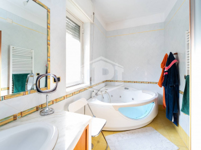 Villa con Box in Via Tre Piccioni 57, Pozzuoli (NA)