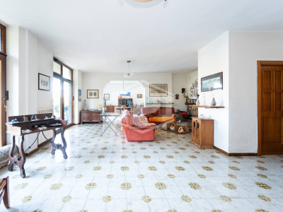 Villa con Box in Via Tre Piccioni 57, Pozzuoli (NA)