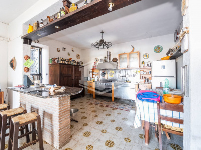 Villa con Box in Via Tre Piccioni 57, Pozzuoli (NA)