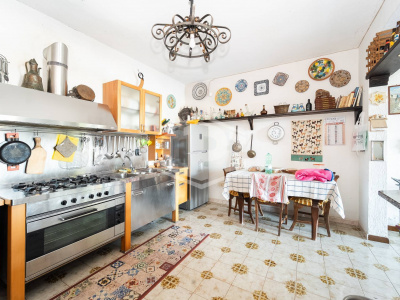 Villa con Box in Via Tre Piccioni 57, Pozzuoli (NA)