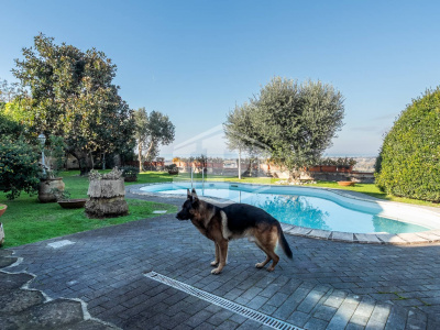 Villa con Box in Via Tre Piccioni 57, Pozzuoli (NA)