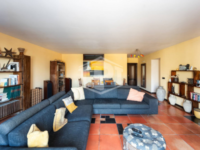 Villa con Box in Via Tre Piccioni 57, Pozzuoli (NA)