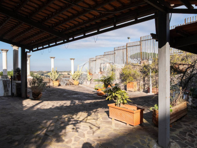 Villa con Box in Via Tre Piccioni 57, Pozzuoli (NA)