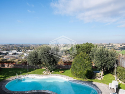 Villa con Box in Via Tre Piccioni 57, Pozzuoli (NA)