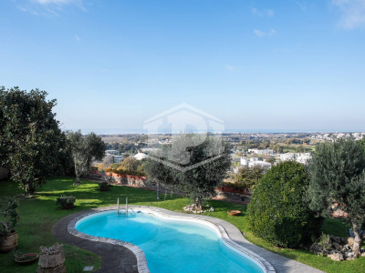 Villa con Box in Via Tre Piccioni 57, Pozzuoli (NA)