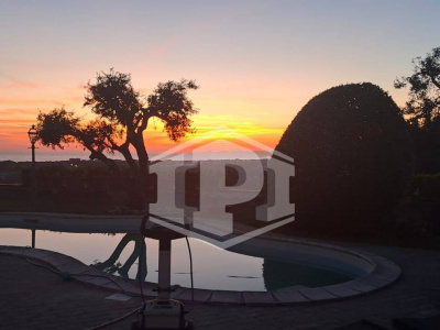 Villa con Box in Via Tre Piccioni 57, Pozzuoli (NA)