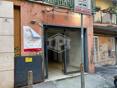 Locale Commerciale in Via Delle Magnolie 13, Portici (NA)