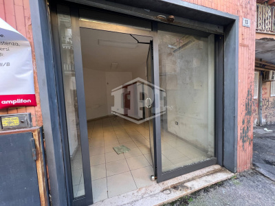 Locale Commerciale in Via Delle Magnolie 13, Portici (NA)