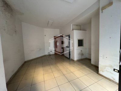 Locale Commerciale in Via Delle Magnolie 13, Portici (NA)