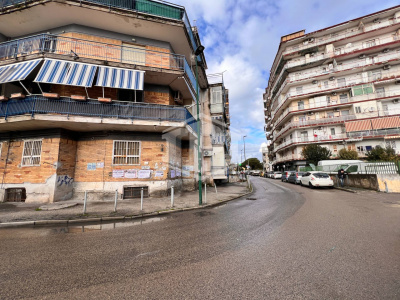 Locale Commerciale in Via Vicinale Campanile 123, Napoli (NA)