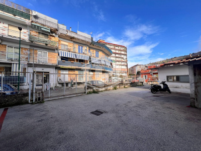 Locale Commerciale in Via Vicinale Campanile 123, Napoli (NA)