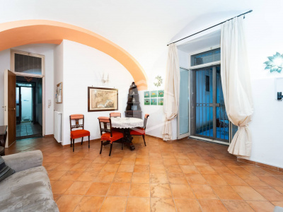 Ampio Bilocale in Via Monte di Dio 14, Napoli (NA)