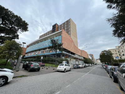 Locali commerciali, Via Fuorigrotta (NA)