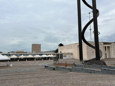 Locali commerciali, Via Fuorigrotta (NA)