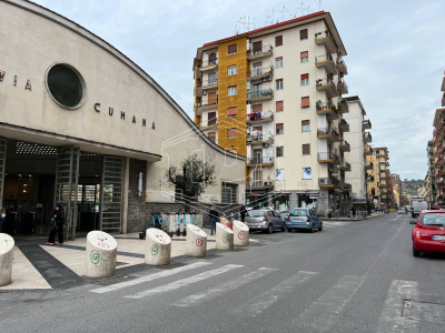 Locali commerciali, Via Fuorigrotta (NA)