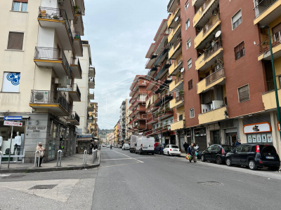 Locali commerciali, Via Fuorigrotta (NA)