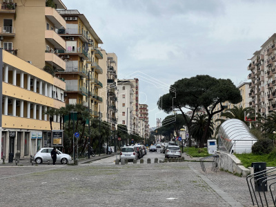 Locali commerciali, Via Fuorigrotta (NA)