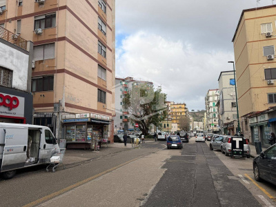 Locale commerciale in Via G. Leopardi 149, Napoli (NA)