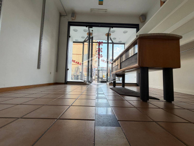 Locale commerciale in Via G. Leopardi 149, Napoli (NA)