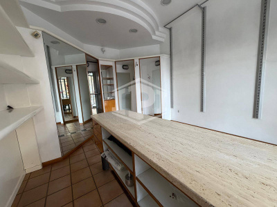 Locale commerciale in Via G. Leopardi 149, Napoli (NA)