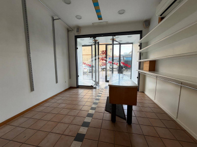 Locale commerciale in Via G. Leopardi 149, Napoli (NA)