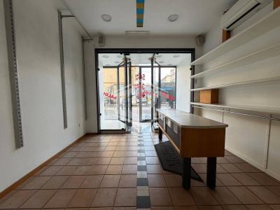 Locale commerciale in Via G. Leopardi 149, Napoli (NA)