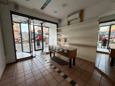 Locale commerciale in Via G. Leopardi 149, Napoli (NA)