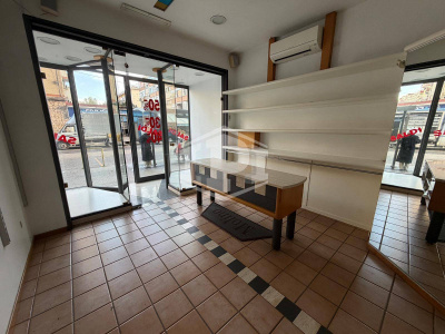 Locale commerciale in Via G. Leopardi 149, Napoli (NA)