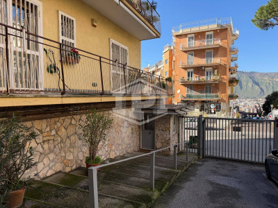 Quadrilocale con terrazzo, Via Michelangelo da Caravaggio 73