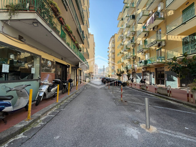 Ampio monolocale arredato in Via Filippo Illuminato 26, Napoli (NA)