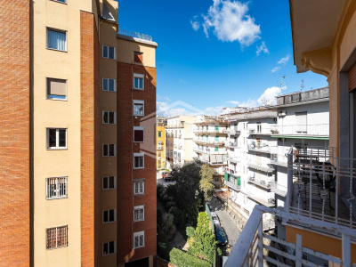 Quadrilocale in Via Mariano D'Amelio 42, Napoli (NA)