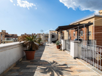 Quadrilocale in Via Mariano D'Amelio 42, Napoli (NA)