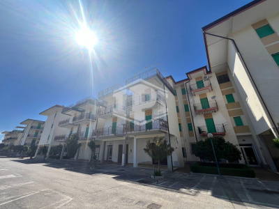 5 vani con terrazzo in parco in Ascea Marina, Cilento (SA)