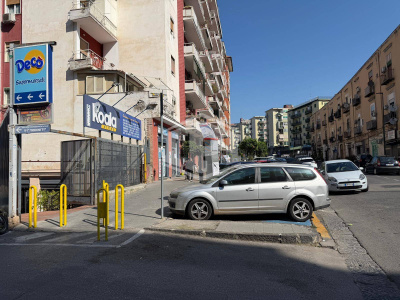 Ampio Locale in Via Consalvo 97, Napoli (NA)