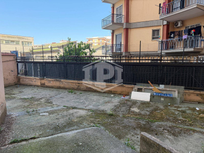 Ampio Locale in Via Consalvo 97, Napoli (NA)