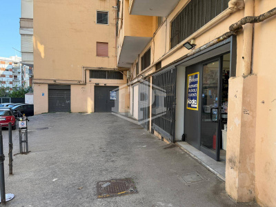 Ampio Locale in Via Consalvo 97, Napoli (NA)