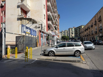 Ampio Locale in Via Consalvo, Napoli (NA)