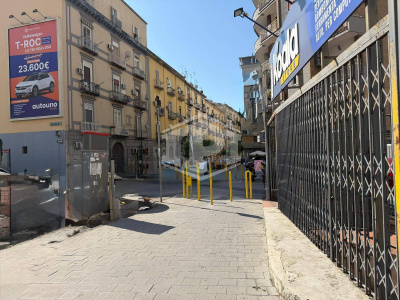 Ampio Locale in Via Consalvo, Napoli (NA)