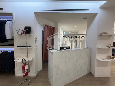 Ampio locale in Via Toledo, Napoli (NA)