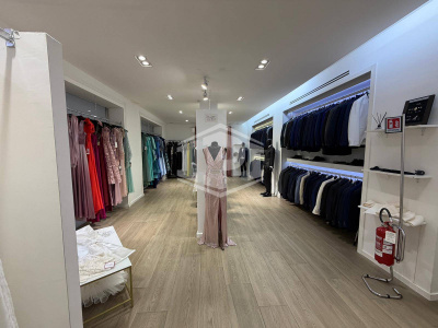 Ampio locale in Via Toledo, Napoli (NA)