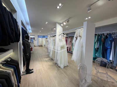 Ampio locale in Via Toledo, Napoli (NA)