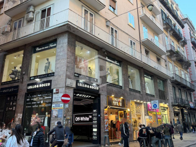 Ampio locale in Via Toledo, Napoli (NA)