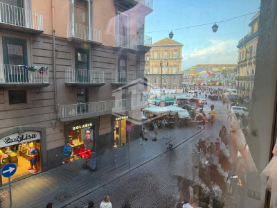 Ampio locale in Via Toledo, Napoli (NA)