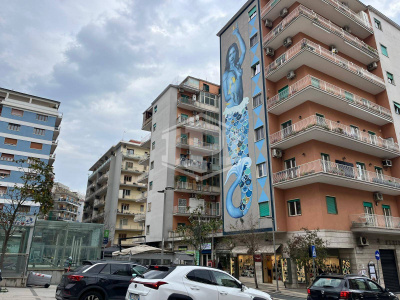 Ampio locale in Piazza Muzii 11, Napoli (NA)