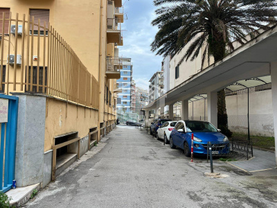 Ampio locale in Piazza Muzii 11, Napoli (NA)