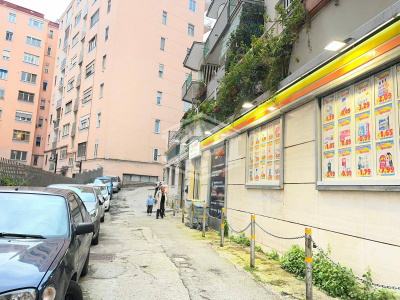 Ampio locale in Piazza Muzii 11, Napoli (NA)