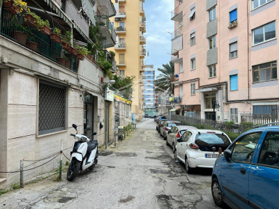 Ampio locale in Piazza Muzii 11, Napoli (NA)