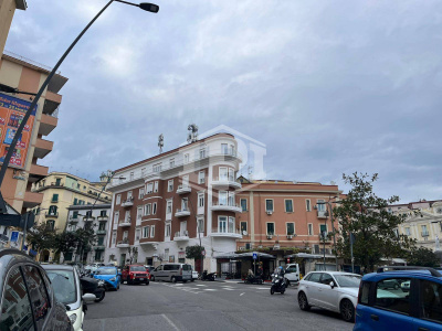 Ampio locale in Piazza Muzii 11, Napoli (NA)